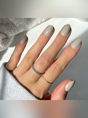 Glamnetic Pure Gray Glue on-nails - Minimalist, sophisticated